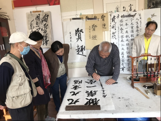 翰墨寄深情 管城區蓉灣社區開展“九九重陽節 書法展風采”書法交流會活動